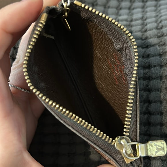 Louis Vuitton LV Key Pouch Card Holder - Picture 8 of 12